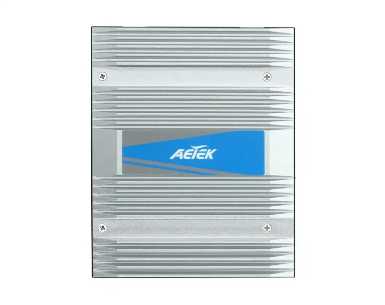 Vista laterale dello switch PoE industriale outdoor AETEK D62-084-MX-DCP con corpo in alluminio e dissipatore termico integrato