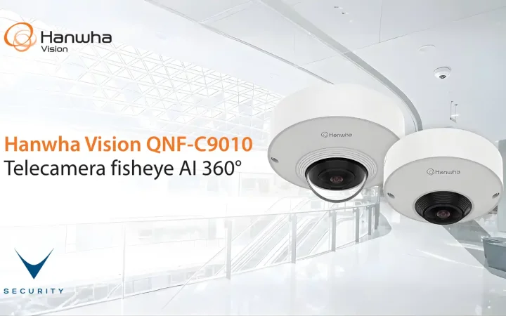 Telecamera fisheye AI 360° Hanwha Vision QNF-C9010 installata a soffitto in ambiente interno